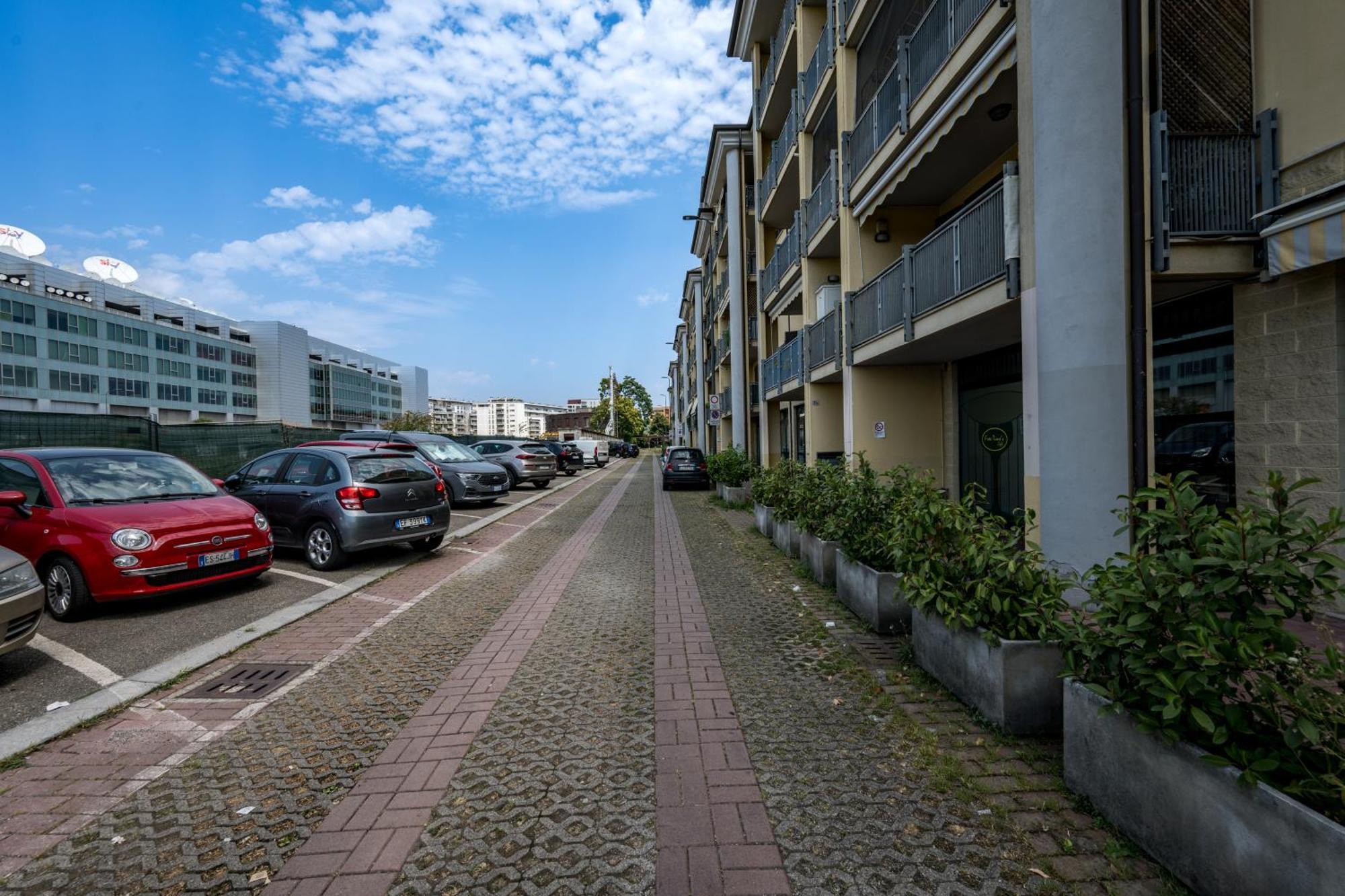 Cozy Suite Rogoredo Apartment Next To The Metro And Train Station Milaan Buitenkant foto